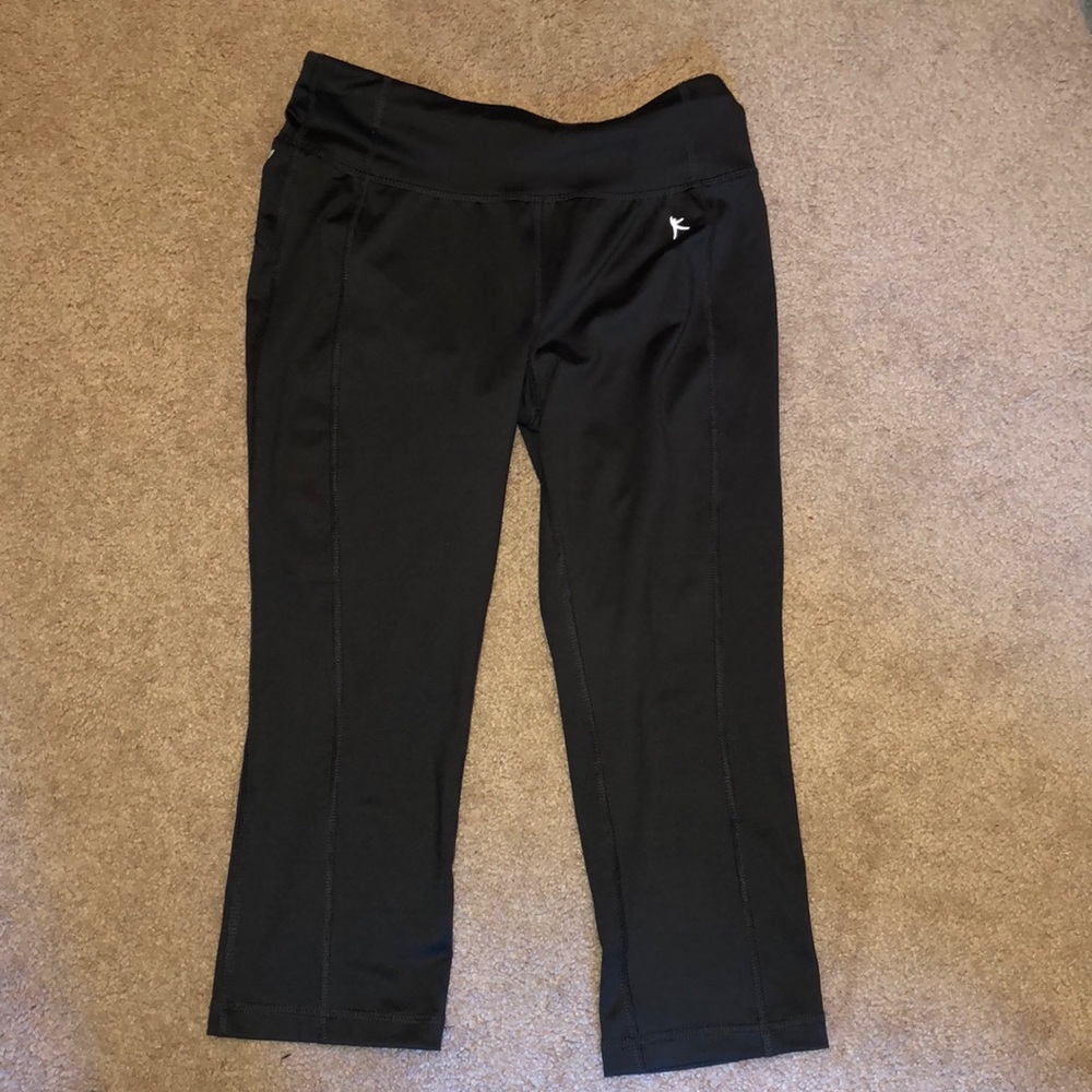 Cropped dark grey leggings